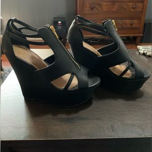 Woman’s Black Wedges
